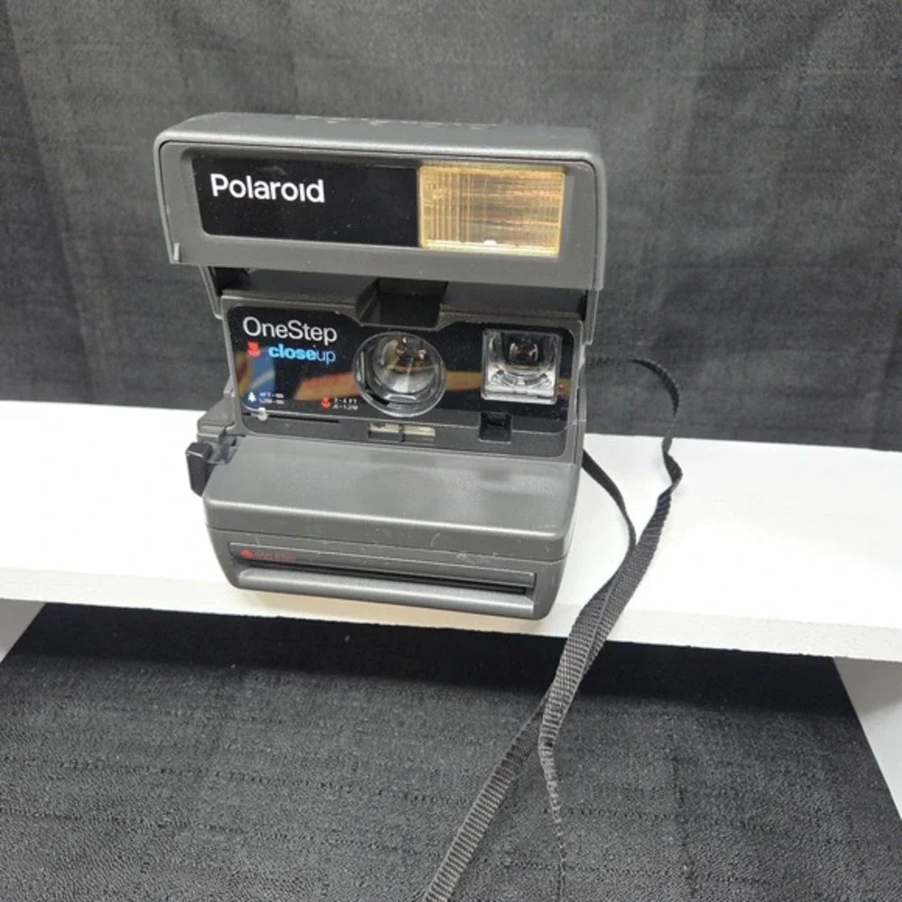Polaroid 600 One Step Close Up - Instant Film & Flash Tested Camera w/ Strap